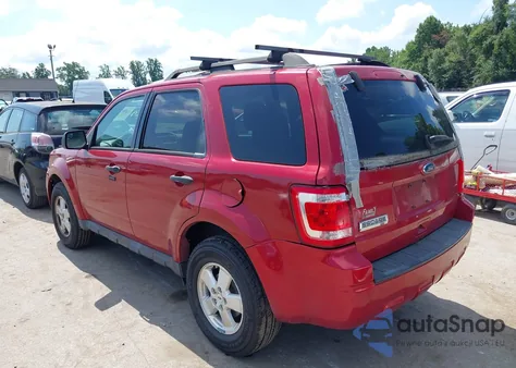 2010 Ford Escape Xlt z USA, uszkodzony, nr VIN 1FMCU0D70AKD43790